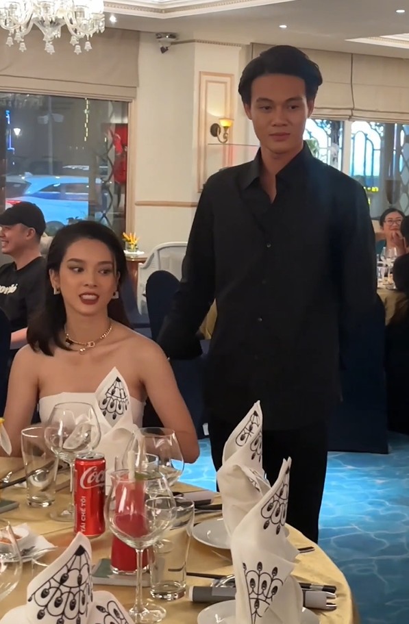 Tiến Phát của hiện tại: Bỏ hình tượng thiếu gia xịn sò, phụ ủi đồ lên livestream bán quần áo với Quỳnh Lương-1