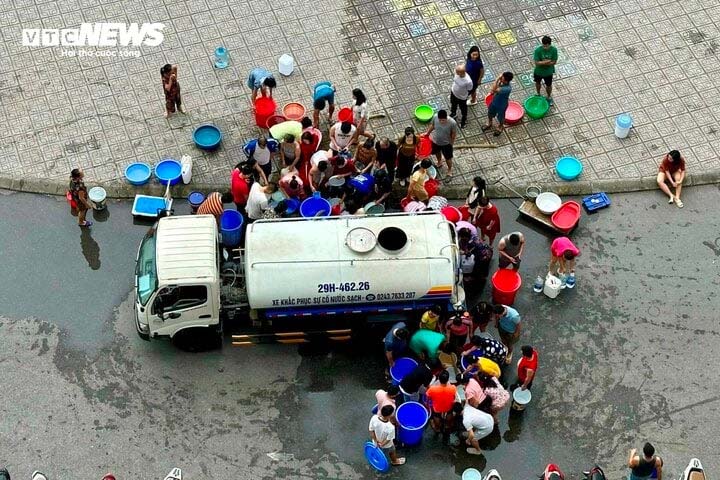 Dân Thủ đô nửa đêm canh lấy từng chậu nước, trẻ nhỏ phải đi tắm nhờ-1