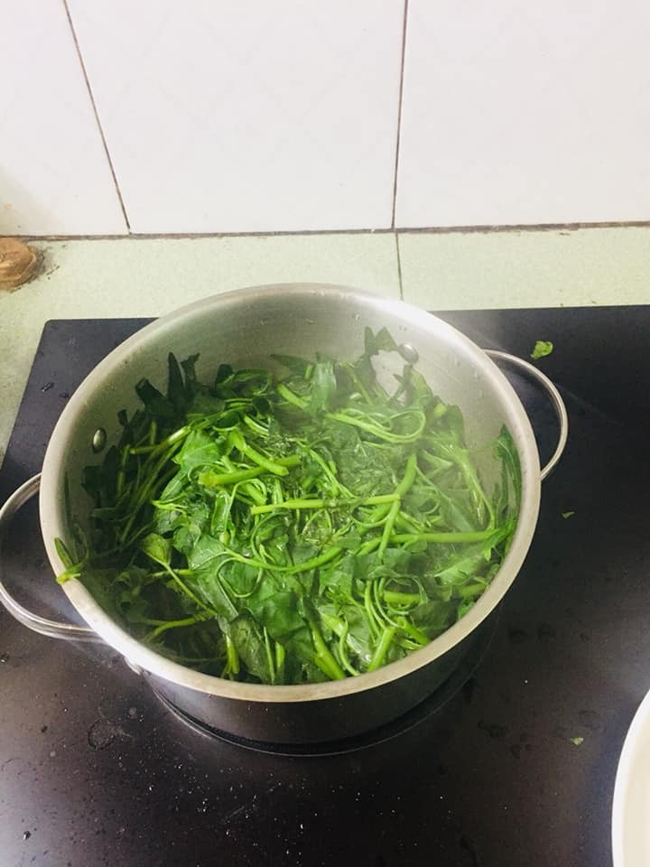 Bí kíp xào rau muống giòn tan, xanh mướt-3