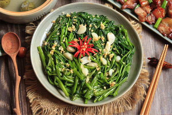 Loại rau ở nước ngoài giá siêu đắt, tính từng cọng, chợ Việt chỉ vài nghìn đồng/bó-1