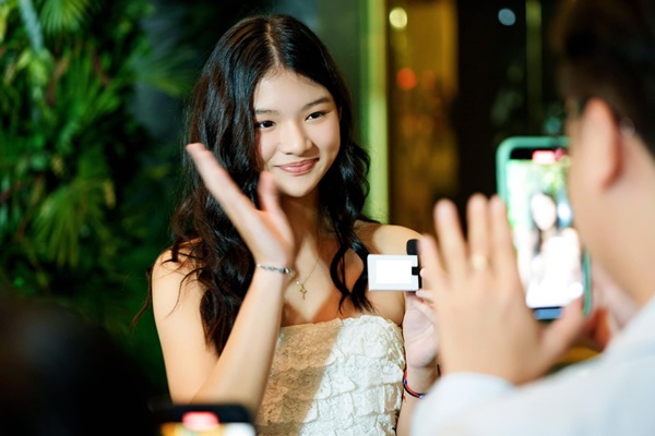 Con gái Trương Ngọc Ánh ra dáng thiếu nữ, thần thái không thua Hoa hậu-2