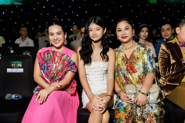 Con gái Trương Ngọc Ánh ra dáng thiếu nữ, thần thái không thua Hoa hậu-6