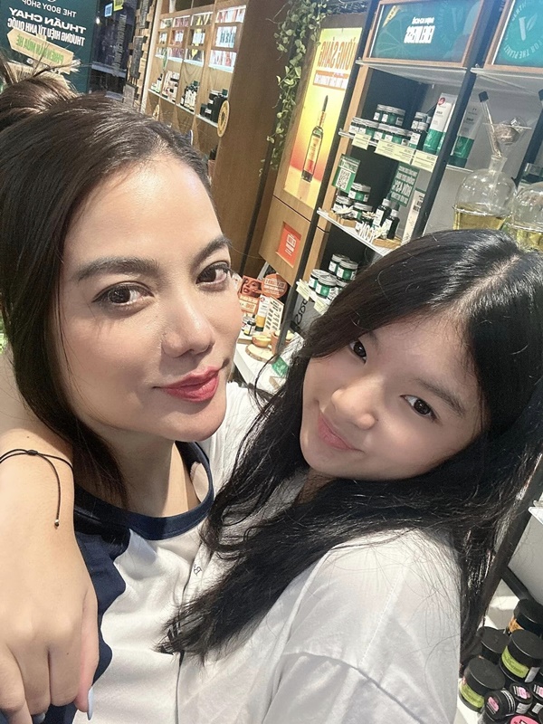 Con gái Trương Ngọc Ánh ra dáng thiếu nữ, thần thái không thua Hoa hậu-9