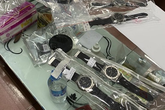 Hà Nội: Tạm giữ 37 đồng hồ hàng hiệu có giá trị hàng tỷ đồng