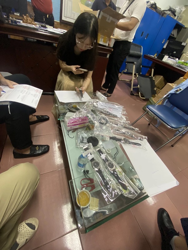 Hà Nội: Tạm giữ 37 đồng hồ hàng hiệu có giá trị hàng tỷ đồng-2