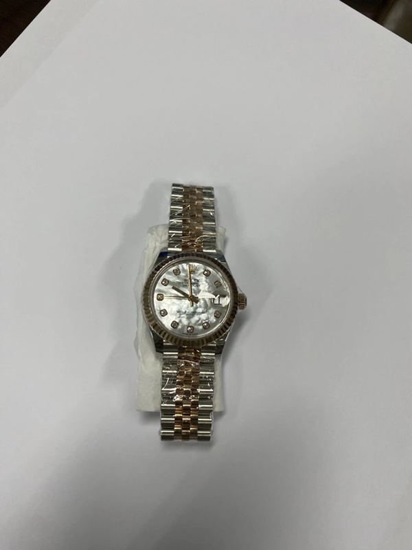 Hà Nội: Tạm giữ 37 đồng hồ hàng hiệu có giá trị hàng tỷ đồng-4