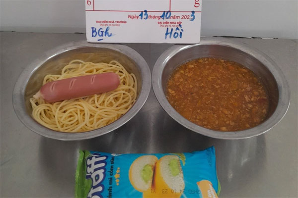 Nhiều học sinh tiểu học ở Hà Nội bị tiêu chảy, nôn ói: Nhà trường nói gì?-3