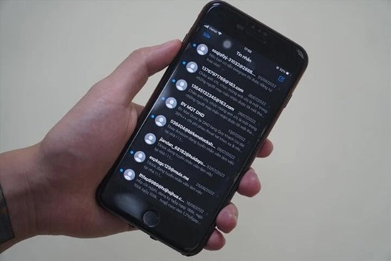 Nghe điện thoại nếu có dấu hiệu này phải cúp máy ngay