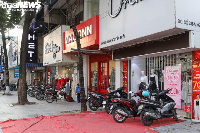 Thời trang, mỹ phẩm đua nhau giảm giá sập sàn chúc mừng ngày 20/10-10