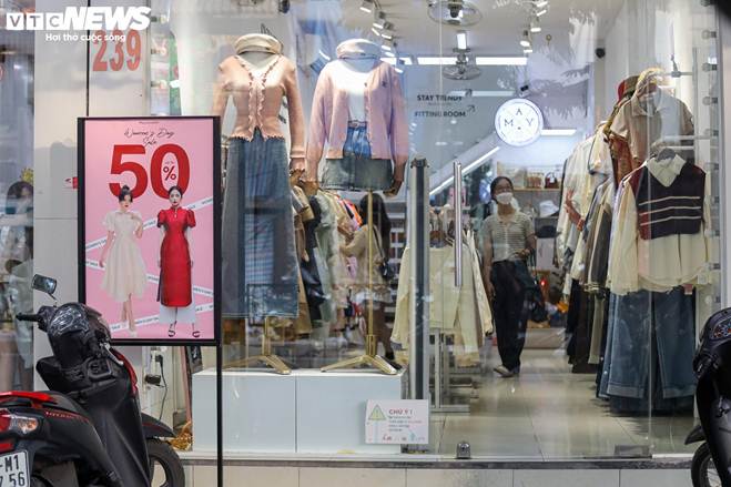 Thời trang, mỹ phẩm đua nhau giảm giá sập sàn chúc mừng ngày 20/10-7