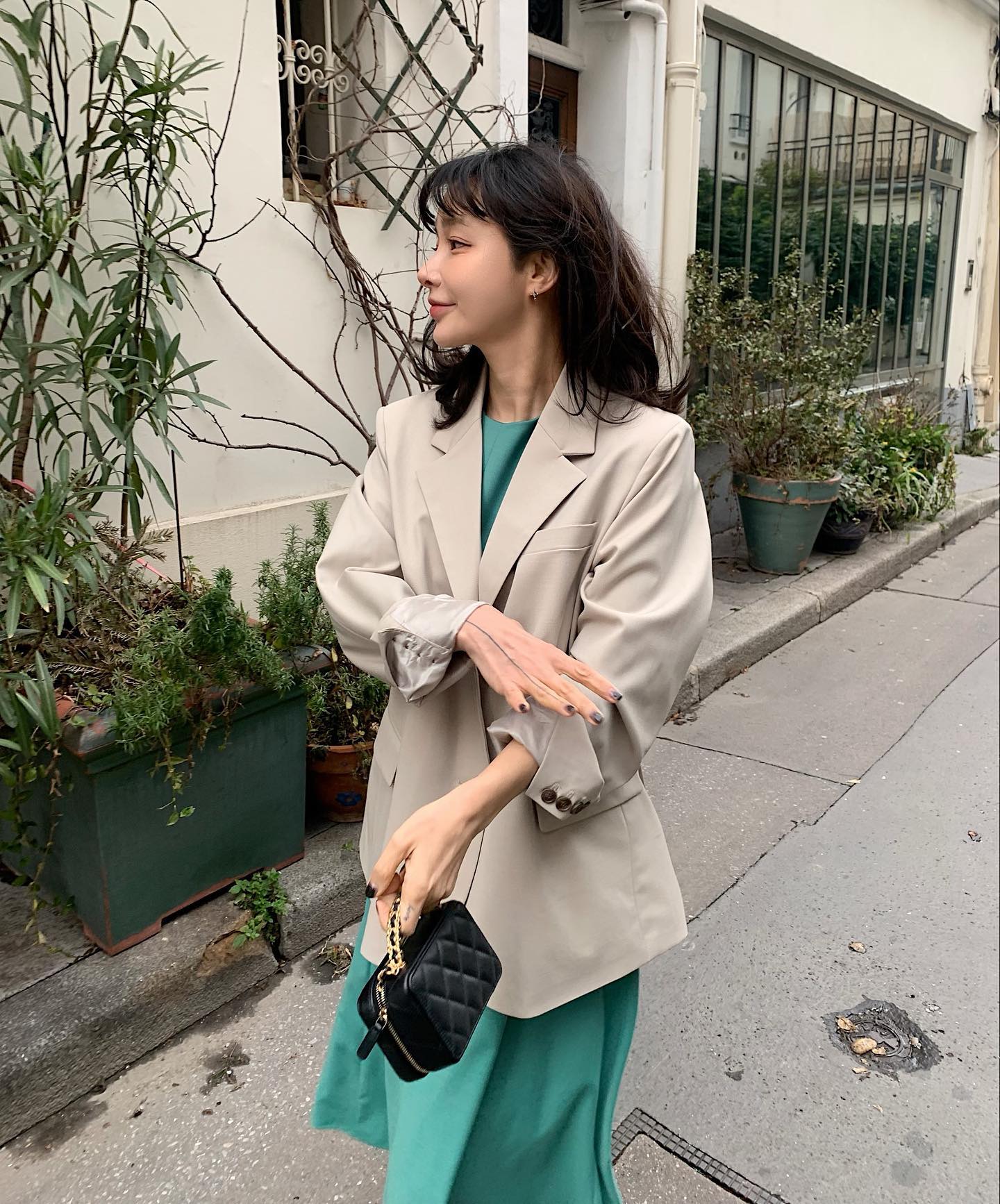 10 cách diện áo blazer sang trọng đi dự đám cưới-1