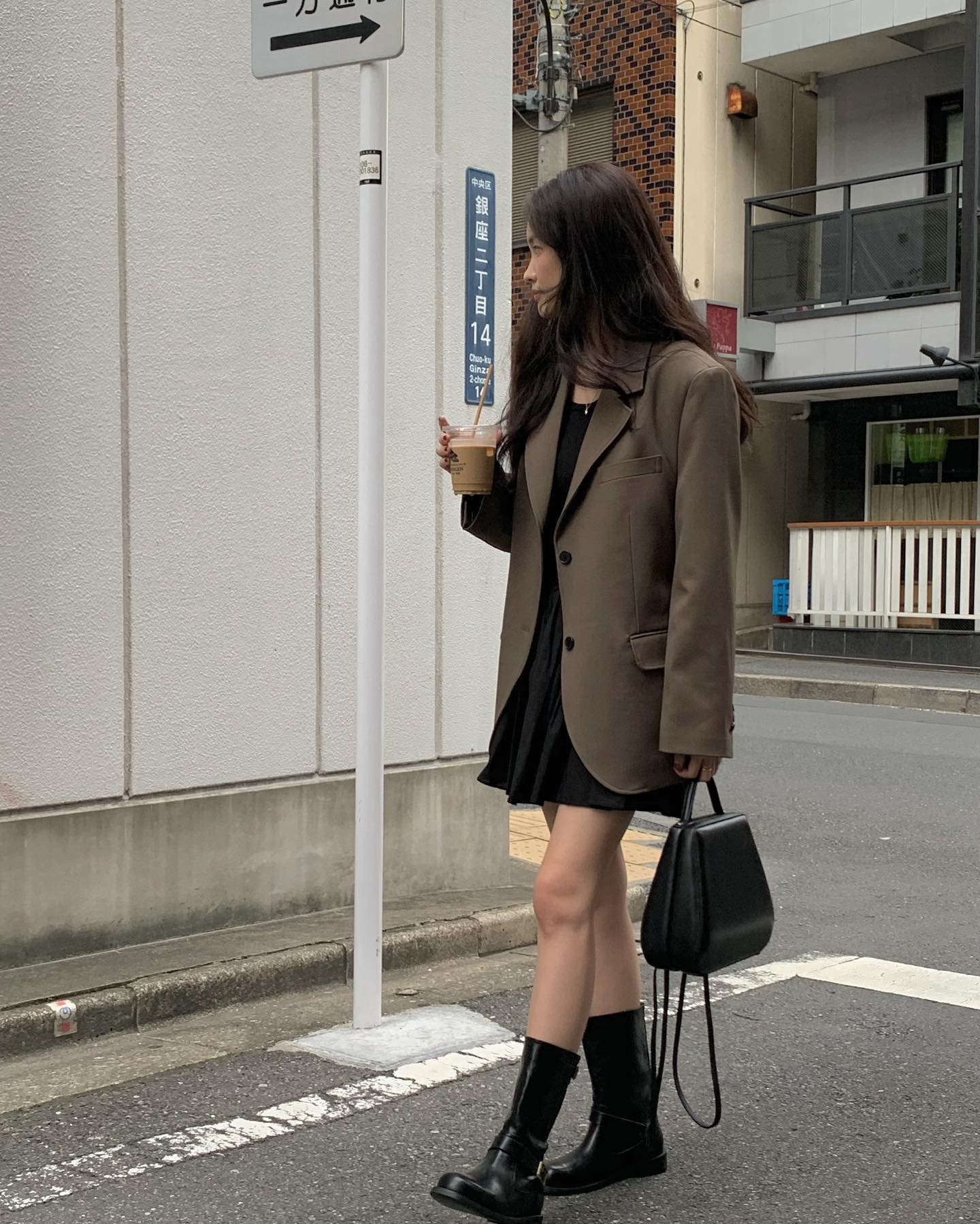 10 cách diện áo blazer sang trọng đi dự đám cưới-6