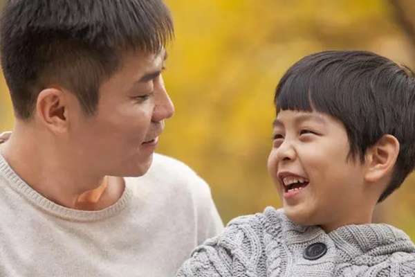 3 câu ba mẹ thường xuyên nói, tưởng chừng khen ngợi con, nhưng lại là con dao 2 lưỡi”, khiến trẻ ảo tưởng, tiêu cực-6