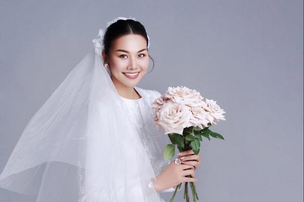 Thanh Hằng lần đầu khoe ảnh cưới, hé lộ cận nhẫn cưới và khéo đánh dấu chủ quyền với chồng nhạc trưởng-5