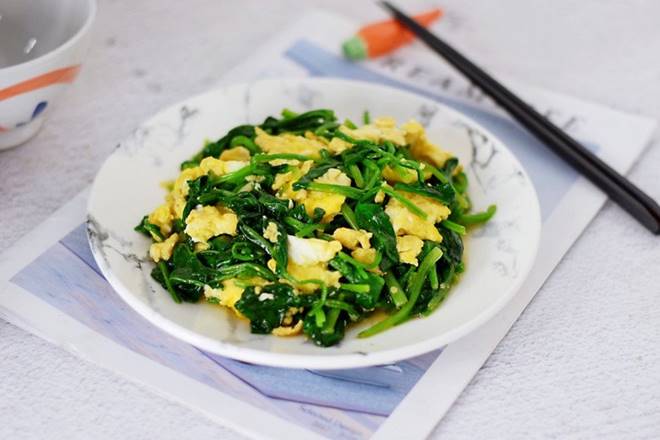 Loại rau có vitamin K gấp 60 lần trứng vịt, đem xào kiểu này dinh dưỡng tăng nhiều lần-9