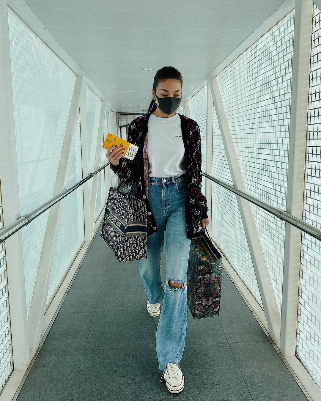 Nhờ style sành điệu trẻ trung, Thanh Hằng khiến người ta quên luôn ý thức về tuổi tác của mình-1