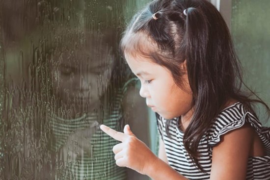 Khi con gặp chuyện, cha mẹ thờ ơ, thiếu niềm tin vào trẻ thường hỏi câu này