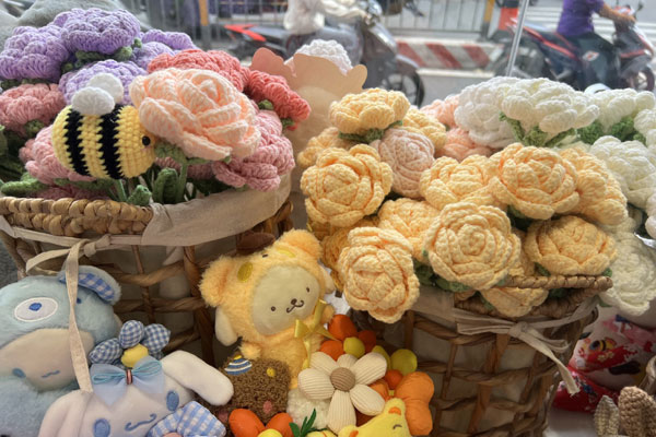 Đại gia Hà thành” chi 12 triệu để mua thú bông hình rồng độc, lạ-4