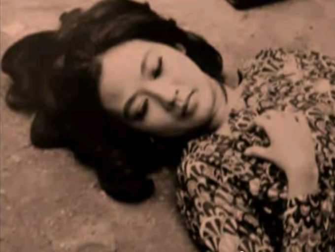 Nữ NSƯT đầu tiên được truy tặng danh hiệu sau khi mất: Bị ám sát, đám tang kéo dài 3 ngày, đông nghẹt người hâm mộ đến tiễn-2