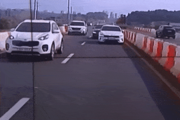 Ô tô mất kiểm soát gây tai nạn liên hoàn trên cao tốc