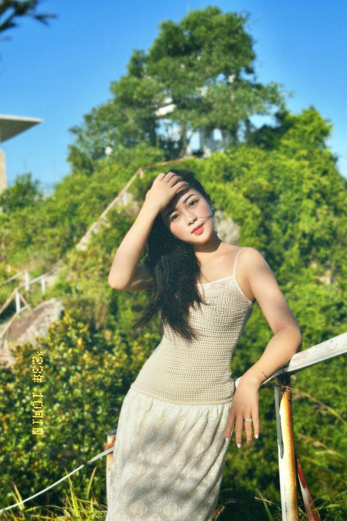 Lấy cầu thủ nổi tiếng, cô chủ khách sạn vừa khoe quà 20/10 vừa dằn mặt” người lạ nhắn tin cho chồng: Cao tay!-1