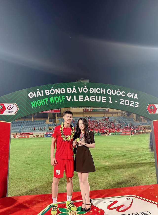 Bạn gái hotgirl của hậu vệ ĐT Việt Nam từ chối xem Son Heung-min để cổ vũ bạn trai-2