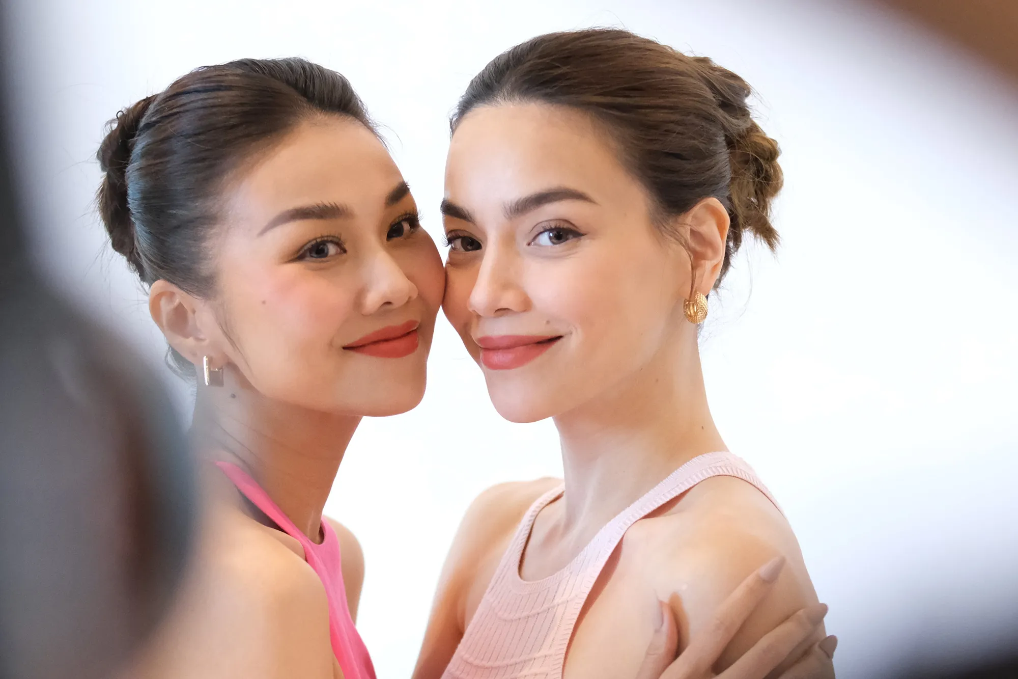 Chuyện đời tư đôi bạn thân chị đại Thanh Hằng - Hà Hồ: Người cưới nhạc trưởng, người làm vợ nam thần màn ảnh-1