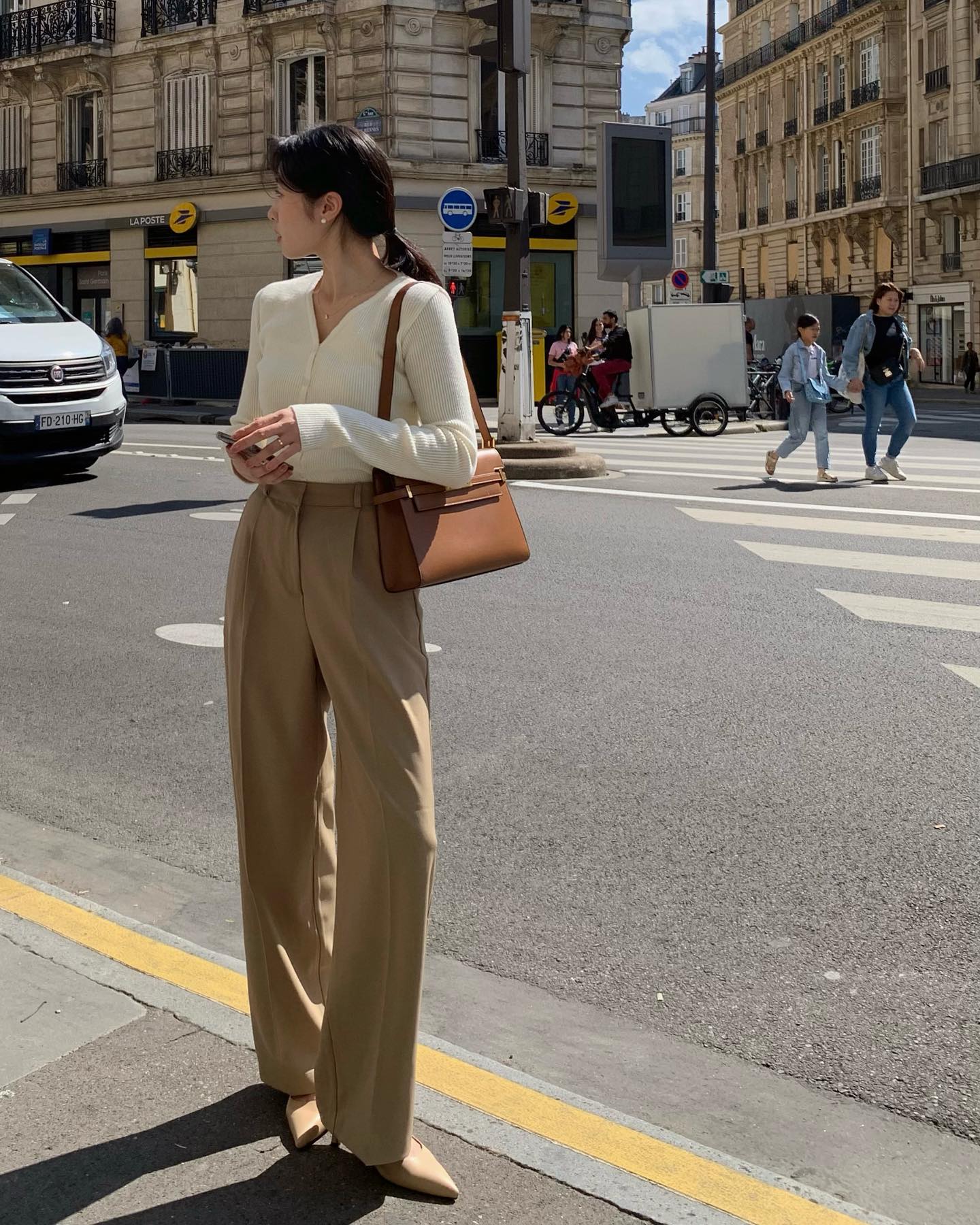 10 cách phối đồ với áo trắng giúp bạn mặc đẹp trong tích tắc-3