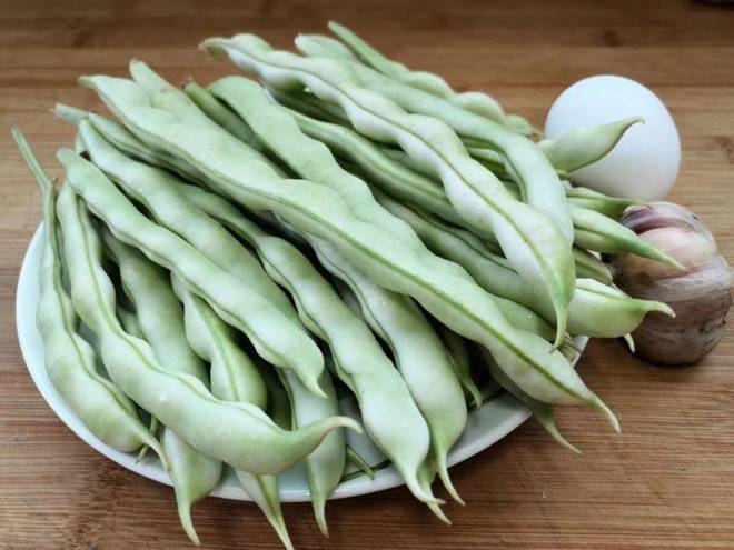 Loại quả dài một gang tay chứa đầy canxi, siêu giàu vitamin C, ở Việt Nam rất sẵn, đem nấu kiểu này được món ngon lạ-1