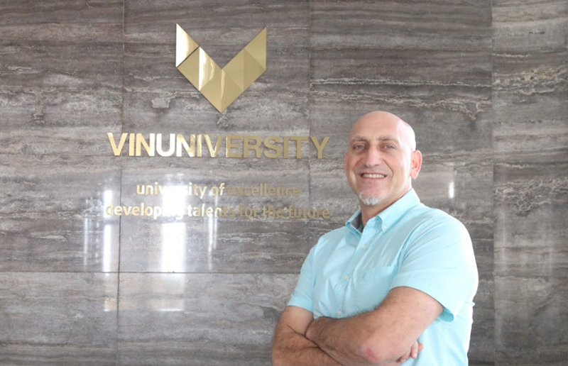 Giảng viên Tây gắn bó 26 năm với môn lịch sử Việt Nam-1