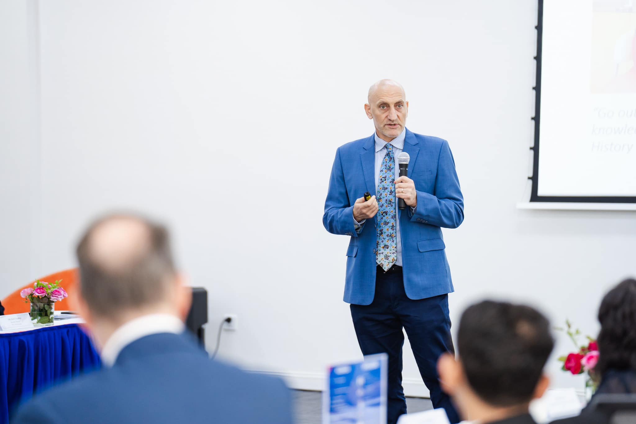 Giảng viên Tây gắn bó 26 năm với môn lịch sử Việt Nam-3