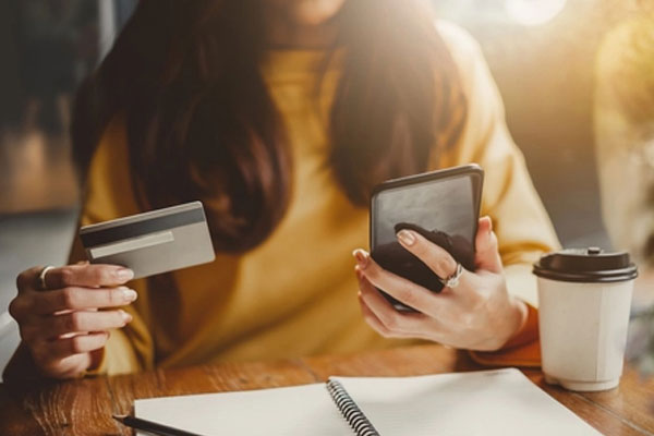 Hành động không kiểm soát chỉ để làm hài lòng người yêu, nữ người mẫu mất cả chì lẫn chài-2