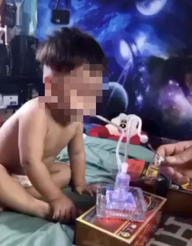 Lời khai của hai kẻ hành hạ, nghi ép bé 3 tuổi hút ma tuý-1