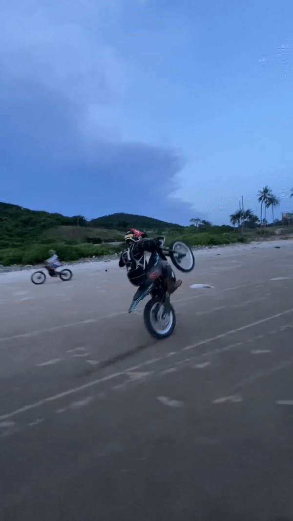 Chồng Ngô Thanh Vân đăng lại khoảnh khắc gặp tai nạn moto, phải chi 120 triệu đồng làm phẫu thuật-1