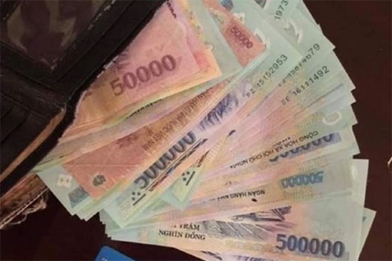 Nhặt được chục triệu đồng trong mưa ngập và tình người Đà Nẵng