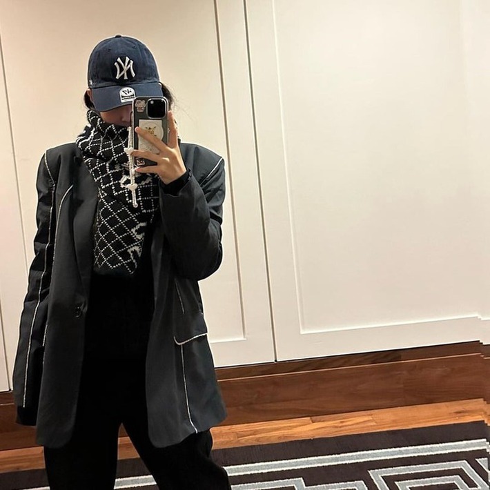 Thời trang thu đông 10 điểm của Jennie giúp cô ấy trở nên nổi bật và thu hút hơn-1