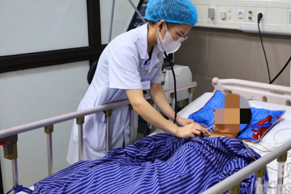 Cầm thứ cực độc trong tay, người đàn ông ngã khỏi xe máy rồi tử vong-1