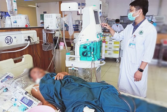 5 người đi cấp cứu sau 10 phút ăn lẩu tại quán vỉa hè