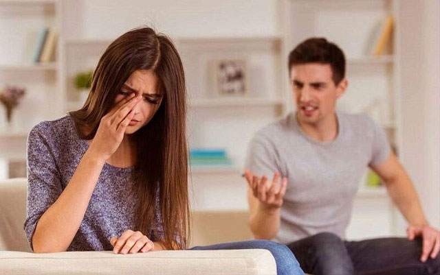 Chồng trẻ chỉ thích ở nhà nội trợ để vợ lăn lộn kiếm tiền-1