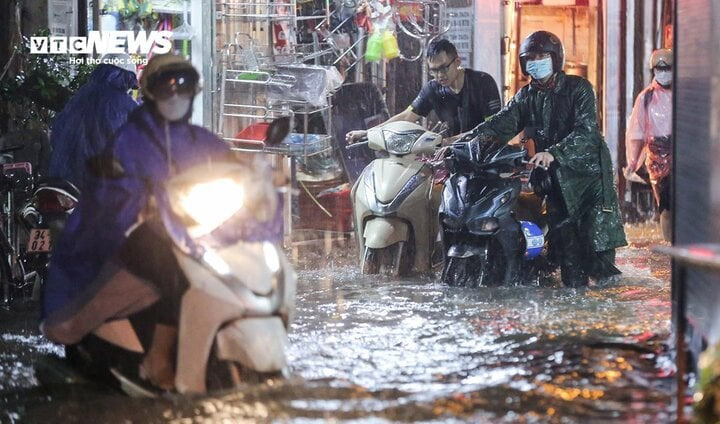 Miền Bắc ngày 19/10 hửng nắng, đêm nhiều nơi mưa to-1