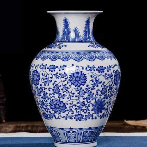 Cuốc đất, công nhân tìm thấy kho báu đồ gốm sứ giá hơn 32.000 tỷ đồng-1