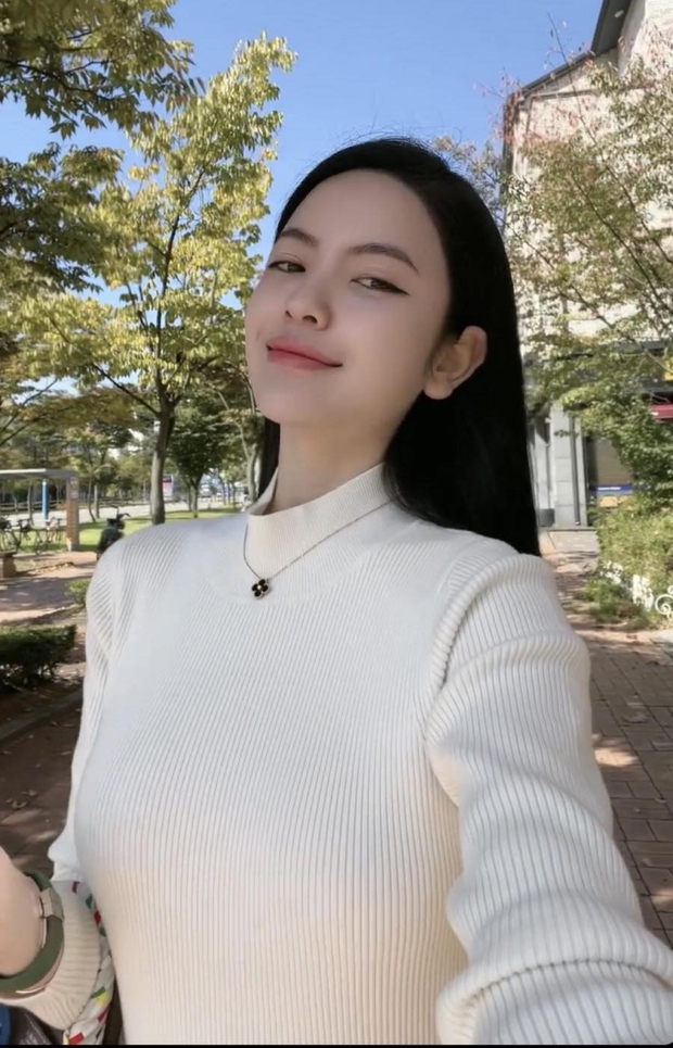 Chu Thanh Huyền lần đầu xuất hiện ở SVĐ sau ồn ào trên mạng, đi mua sắm sang chảnh ở Hàn Quốc-2