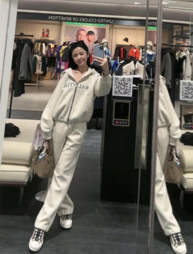 Chu Thanh Huyền lần đầu xuất hiện ở SVĐ sau ồn ào trên mạng, đi mua sắm sang chảnh ở Hàn Quốc-3