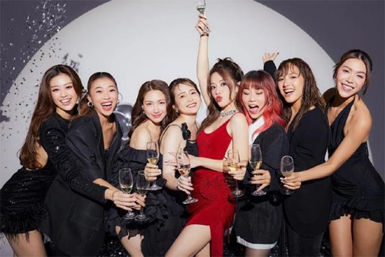 Dàn sao đình đám tụ hội trong loạt ảnh trước ngày cưới của Puka và Gin Tuấn Kiệt