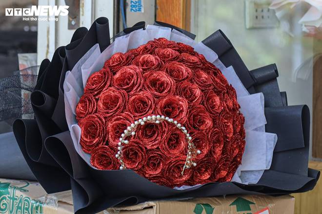 Giá hoa 20/10 giảm nhẹ, người bán không kịp ngơi tay-10