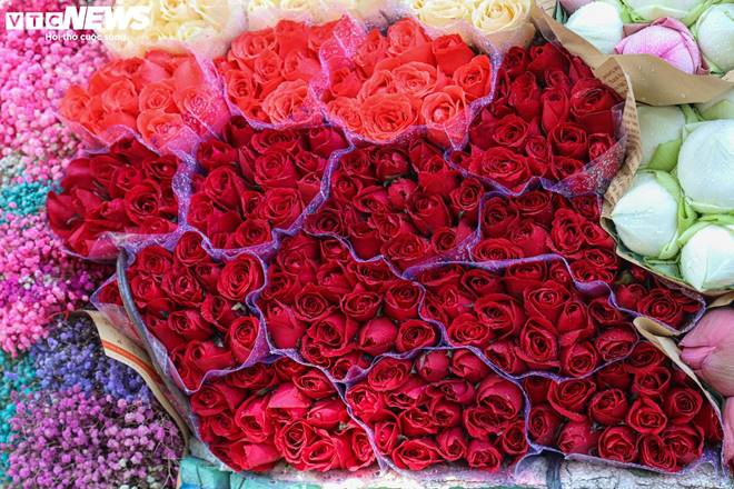 Giá hoa 20/10 giảm nhẹ, người bán không kịp ngơi tay-4