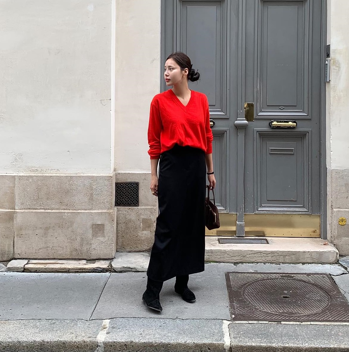 Chị em nên phối chân váy dài với 4 kiểu áo để mặc sang hơn-3