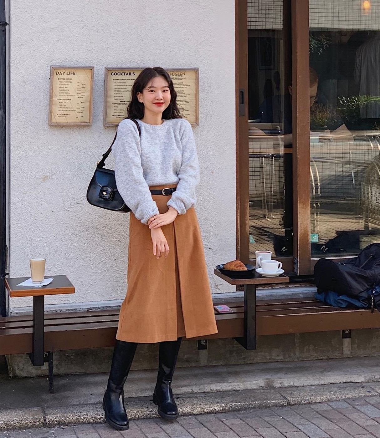 Chị em nên phối chân váy dài với 4 kiểu áo để mặc sang hơn-5