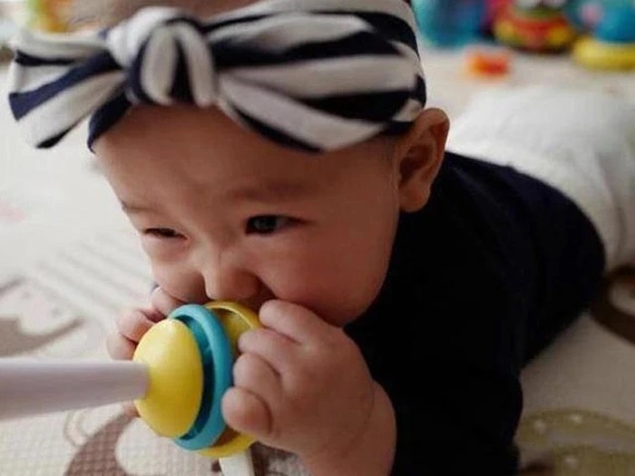 Một hành động mất vệ sinh của con khiến bố mẹ nổi nóng: Thực chất lại là dấu hiệu của trí thông minh!-1