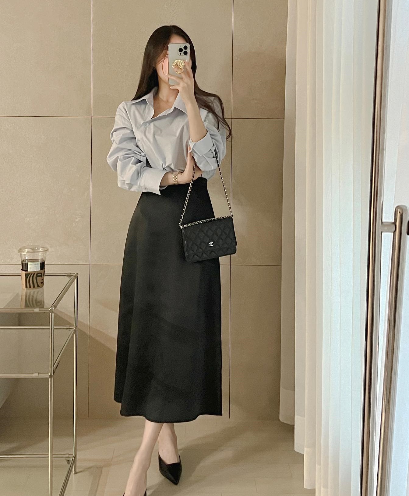 Chị em nên phối chân váy dài với 4 kiểu áo để mặc sang hơn-10